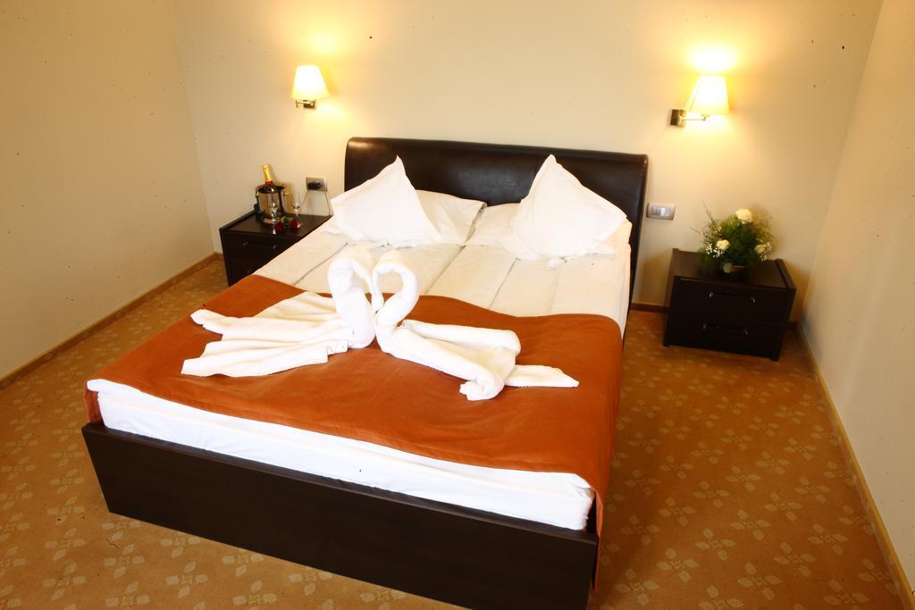 Hotel Transilvania 扎勒乌 外观 照片