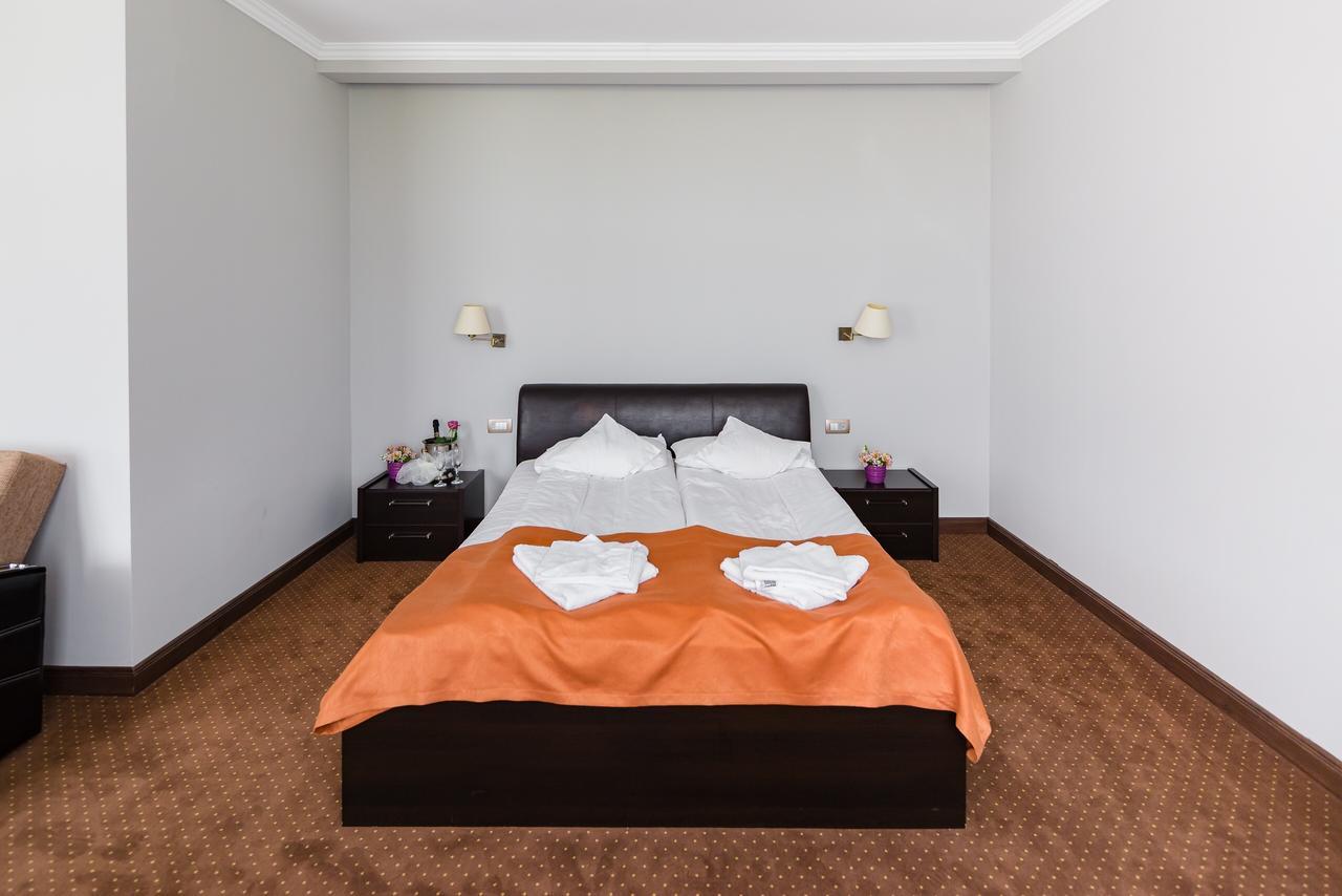 Hotel Transilvania 扎勒乌 外观 照片
