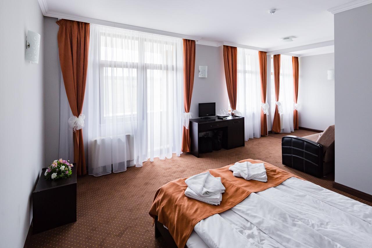 Hotel Transilvania 扎勒乌 外观 照片